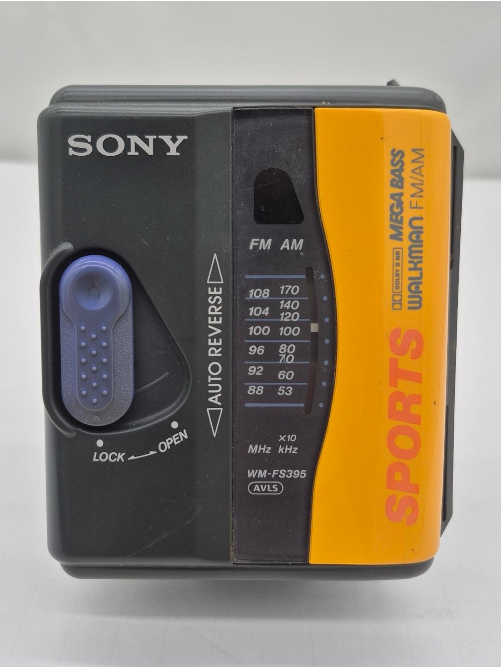 SONY SPORTS WALKMAN WM-FS393 Mega Bass Auto Reverse AM/FM Radio Cassette WORKS
